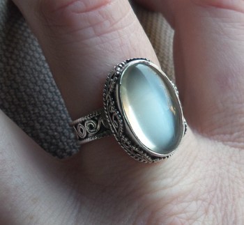 Zilveren ring perzik Maansteen gezet in bewerkte setting 18 mm